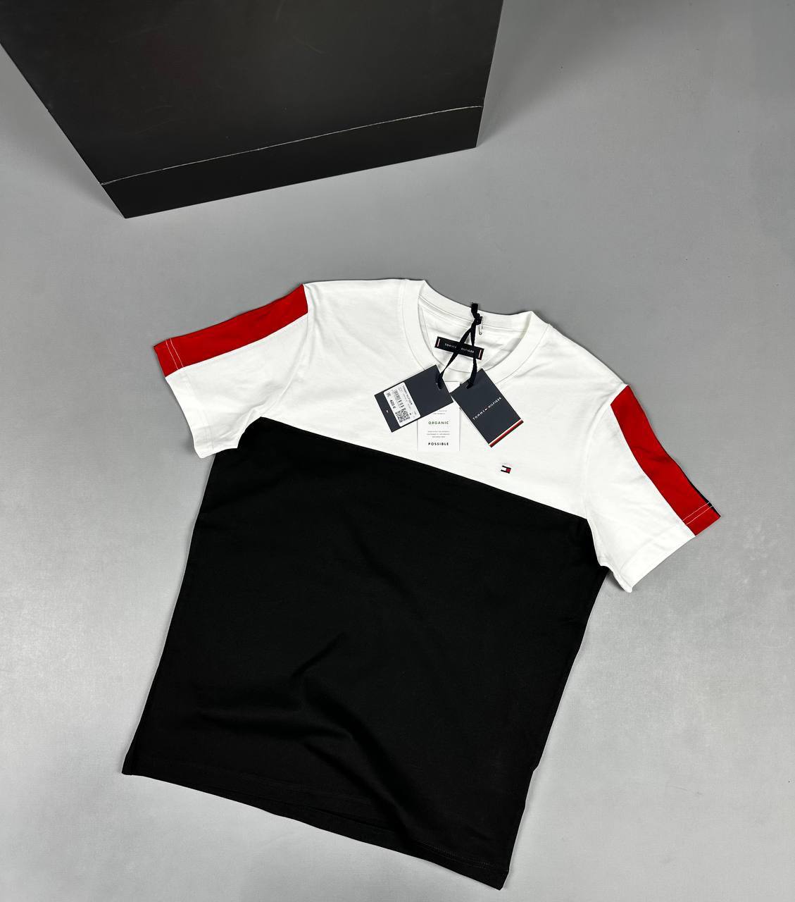 TOMMY HILFIGER Classic Logo T-Shirt – White x black