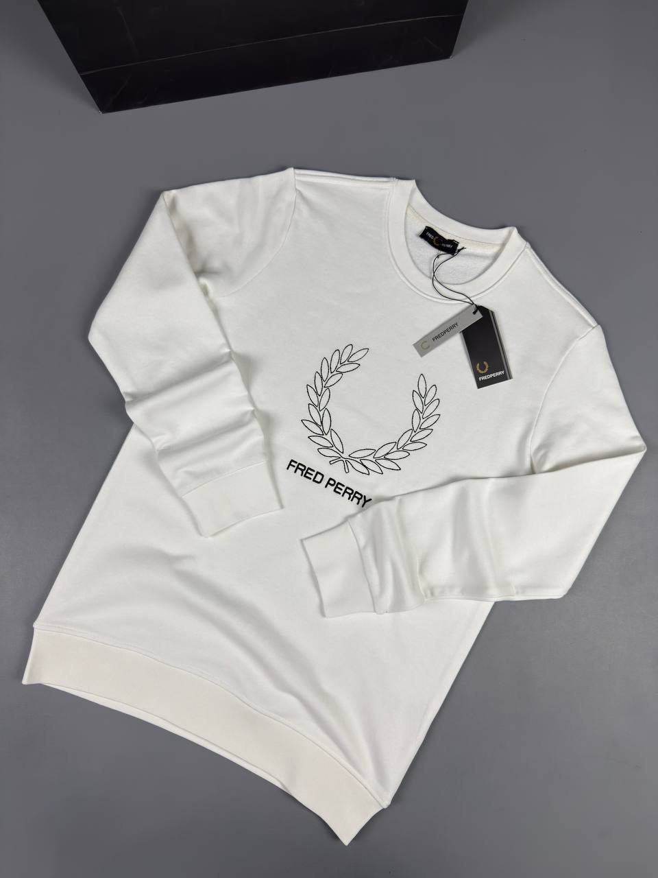 FREDPERRY WHITE SWEATSHIRT